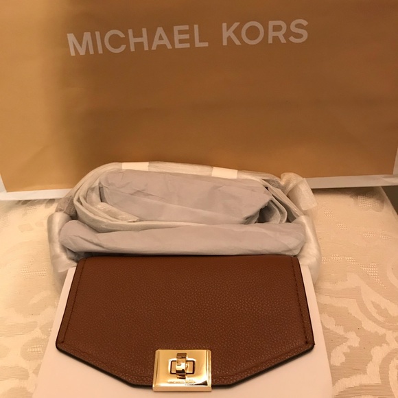 Michael Kors Cassie Leather Carmel NWT Crossbody Shoulder Bag - Picture 3 of 16